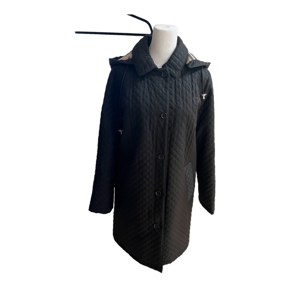 Burberry Women’s black diamond quilted wool lined hooded coat. - Picture 4 of 7